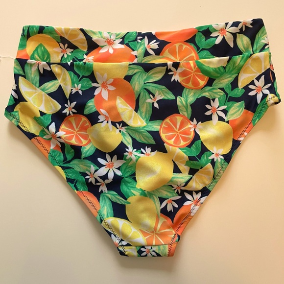 Citrus Fruit Pattern Swim Bottoms 🍋 🍊 - Picture 4 of 6
